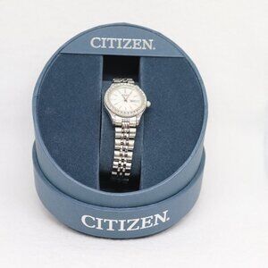 Citizen 1002-S044448 Vintage Quartz Analog Ladies Watch Runs with case & Box